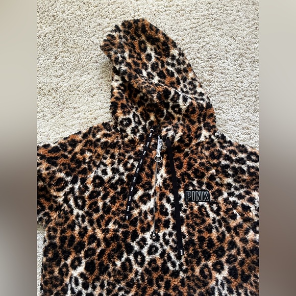 Victorias Secret Cheetah Fleece - Picture 6 of 10